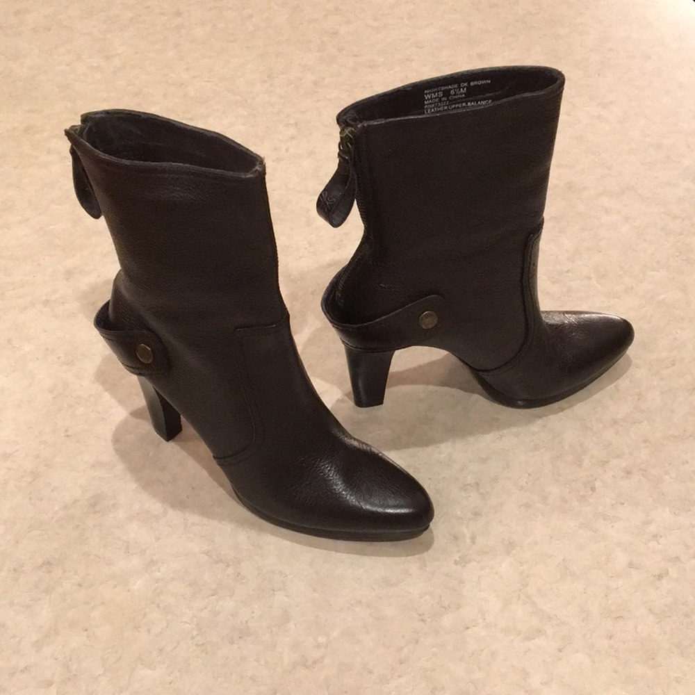 Simply Vera size 6.5 dark brown high heel booties